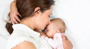 صورة: إيقاف الرضاعة الطبيعية لطفل صغير