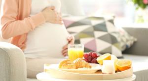 صورة: تناول الطعام عند الحمل في توأم