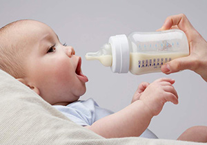 صورة: اسباب بكاء الطفل بعد الرضاعة و طرق التعامل معها