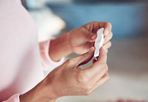 صورة: مقارنة بين اختبار الحمل المنزلي واختبار الدم