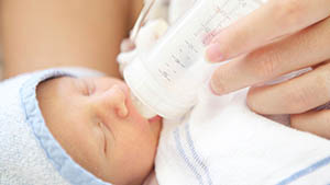 صورة: العناية بالأطفال المبتسرين بالحضانات و المنزل