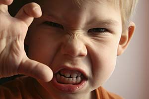 صورة: كيفية التعامل مع الطفل الغاضب