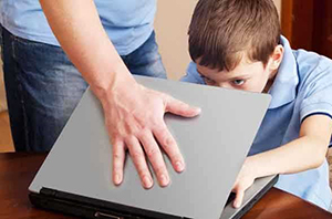 صورة: كيف تحمي اطفالك من مخاطر الانترنت