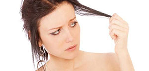 أسباب تزييت الشعر وطرق العلاج المنزلية صورة: أسباب تزييت الشعر وطرق العلاج المنزلية