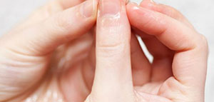 تشقق الأظافر عند الأطفال و أسباب تشقق الأظافر عند الأطفال صورة: تشقق الأظافر عند الأطفال و أسباب تشقق الأظافر عند الأطفال