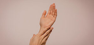 صورة: طريقة العسل والسكر و طريقة البابونج والسكر