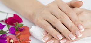 صورة: حقن الفلر للتخلص من تجاعيد مفاصل الأصابع