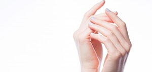 طرق طبيعية لتنعيم اليدين و نصائح مهمة للعناية باليدين صورة: طرق طبيعية لتنعيم اليدين و نصائح مهمة للعناية باليدين