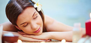 غسل الوجه و التنظيف العميق للوجه و استعمال كريم الليل صورة: غسل الوجه و التنظيف العميق للوجه و استعمال كريم الليل