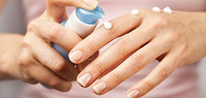 صورة: اسوداد مفاصل اليدين و وصفات طبيعية لتبييض مفاصل اليدين