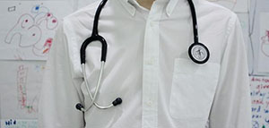 صورة: الشعر الزائد عند النساء و أسباب ظهور شعر الوجه عند النساء