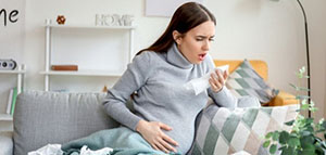 صورة: تدابير منزلية لعلاج التهاب الحلق للحامل