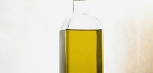 صورة: الزيوت لتطويل الشعر و العوامل المؤثرة في طول الشعر