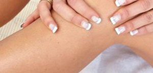 صورة: الركب السوداء و وصفات منزلية لتفتيح الركب