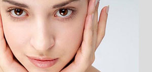 وضع المكياج و طرق ترطيب بشرة الوجه قبل المكياج صورة: وضع المكياج و طرق ترطيب بشرة الوجه قبل المكياج