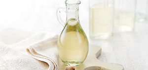 مشكلة القشرة و علاج القشرة بالخل الأبيض صورة: مشكلة القشرة و علاج القشرة بالخل الأبيض