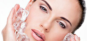 صورة: الفائدة التجميلية للثلج و فوائد وضع الثلج على الوجه