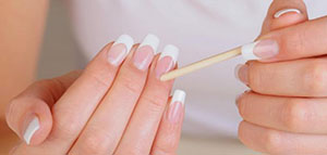 صورة: طلاء الأظافر و طرق إزالة طلاء الأظافر