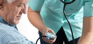 صورة: ارتفاع ضغط الدم و أعراض الارتفاع المفاجئ في ضغط الدم