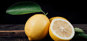 صورة: طرق طبيعية لإزالة تزييت الشعر و نصائح لمنع تزييت الشعر