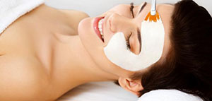 صورة: تغيير لون البشرة و ماسكات طبيعية سريعة لتفتيح البشرة