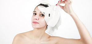 صورة: الفراولة وبياض البيض و الطماطم والخيار