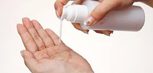 صورة: كيفية استخدام غسول الوجه و طريقة اختيار غسول الوجه المناسب