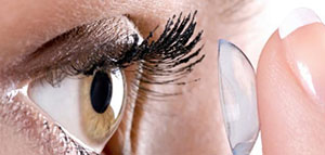 صورة: الشعور بحرقان وحكة و دخول جسم غريب إلى العين