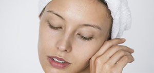 صورة: أفضل طريقة لإزالة شعر الوجه للبشرة الحساسة