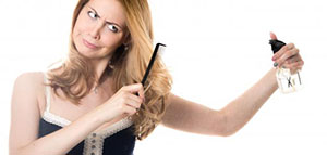 صورة: رش ماء الورد على الشعر و فوائد ماء الورد للشعر