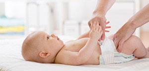 صورة: معدل التبرز عند الرضيع و تغير طبيعة البراز عند الرضيع