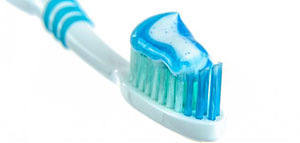 صورة: أضرار معجون الأسنان على البشرة و فوائد معجون الأسنان للبشرة