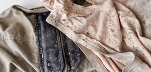 صورة: خطوات عامة لإزالة الدهان القديم من الملابس